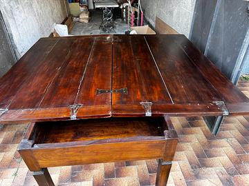 Tavolo in legno di noce apertura a libro