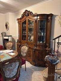 Mobile  credenza e tavolo con sedie antiquariato