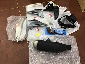 Honda Hornet 750 pezzi vari