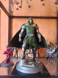statua custom Dottor Doom scala 1/6