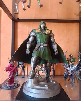 statua custom Dottor Doom scala 1/6