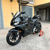 Yamaha YZF R3 passaggio incluso