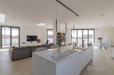 Attico / Mansarda di 301 m² con 3 locali e box aut