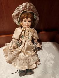 bambola di porcellana da collezione 