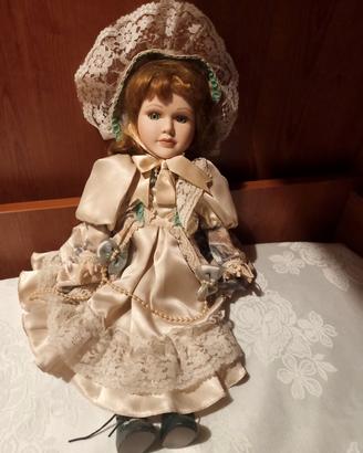 bambola di porcellana da collezione 