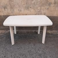 Tavolo in plastica smontabile 