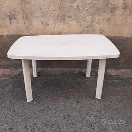 Tavolo in plastica smontabile 