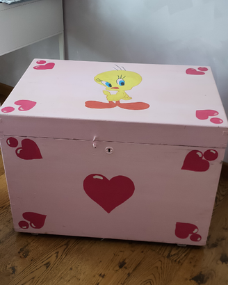 Vero baule in legno ridipinto per bambina