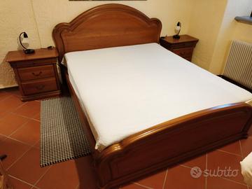 Camera da letto impiallacciata noce