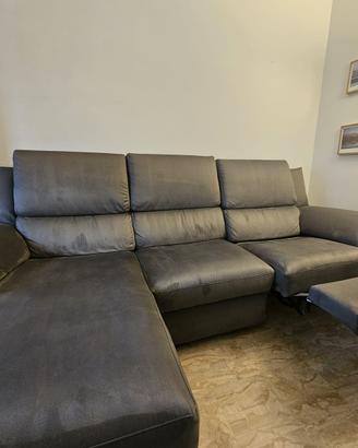 Divano in tessuto microfibra