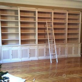 Libreria con scaletta