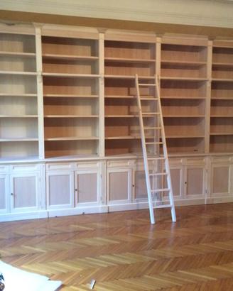 Libreria con scaletta