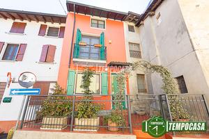 TERRATETTO CON FIENILE