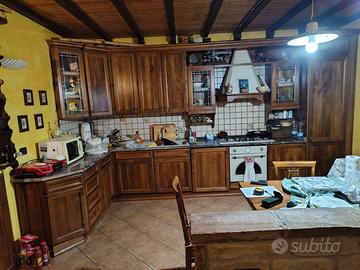 Cucina in arte povera classica