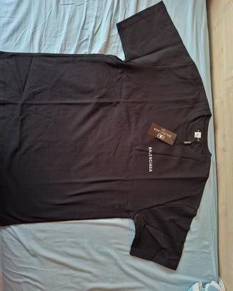 T-shirt Balenciaga nera