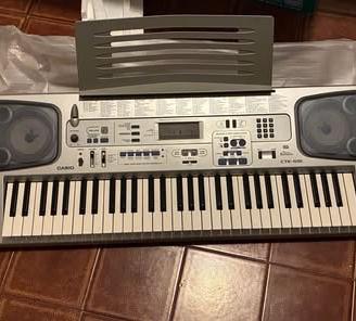 Pianola Casio CTK591 con piedistallo