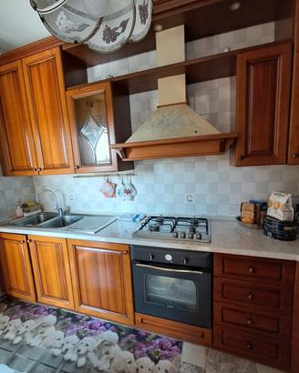 cucina ad angolo tinta noce medio 
