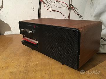 Vecchia radio in legno della Siemens