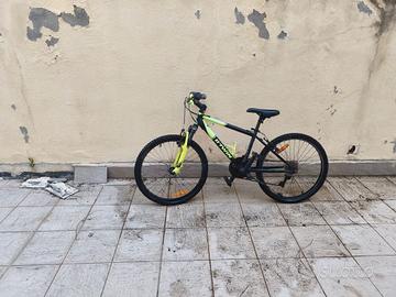 bicicletta Montainbike B'Twin Rockrider 500 