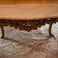 Tavolino, 2 poltrone e divano stile Rococó