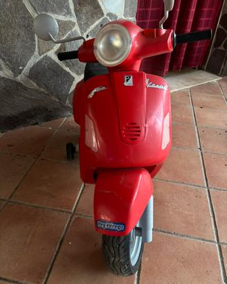 Vespa rossa Peg perego bimbi