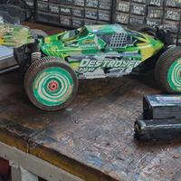 2 macchine RC 1 con tutto una senza elettronica