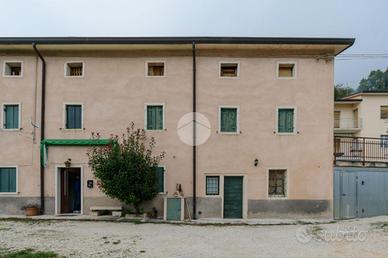 CASA DI CORTE A FUMANE