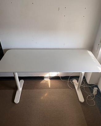 Scrivania IKEA BEKANT 140x60 bianca
