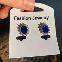 Orecchini con simil zaffiro e brillanti vintage