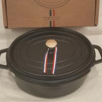 Cocotte staub in ghisa. No le creuset.