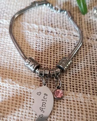Bracciale con pendente a metà cuore inciso