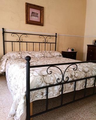 struttura letto in ferro battuto