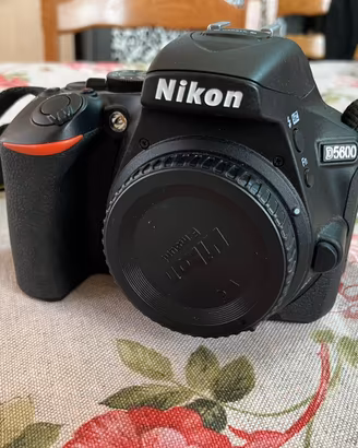 NIKON D5600 piu kit 16-300 , 10-20 e altro
