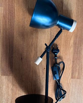 LAMPADA DA TAVOLO IN STILE MODERNO