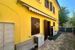 PORZIONE DI BIFAMILIARE A CAMPAGNOLA EMILIA
