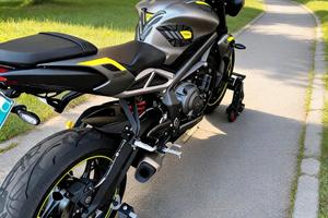 Triumph Street triple 765R accessoriata