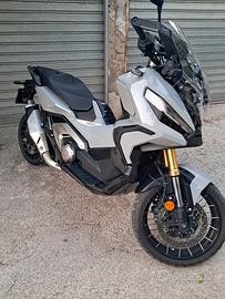 Xadv 750