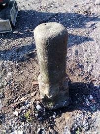 Paracarro in pietra lavica antico