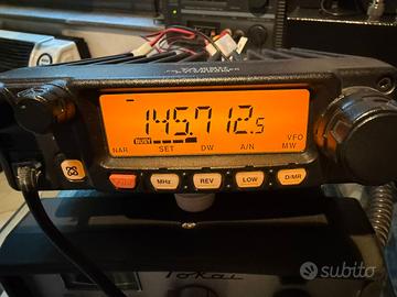YAESU FT-2800M. Apparato veicolare banda VHF.