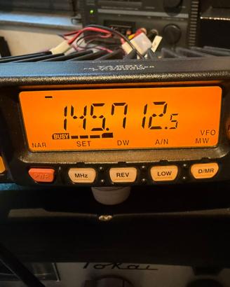 YAESU FT-2800M. Apparato veicolare banda VHF.
