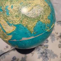 Mappamondo che si illumina 