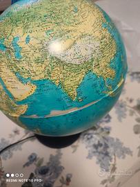 Mappamondo che si illumina 