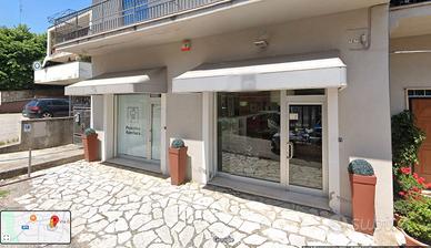Locale commerciale per negozio o ufficio di 35 mq