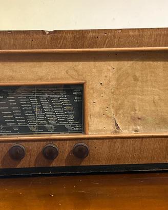 Radio d’epoca Magnadyne S36c a valvole