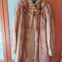 pelliccia di visone chiaro