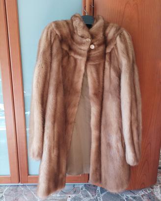 pelliccia di visone chiaro