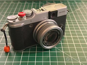 FOTOCAMERA COMPATTA FUJIFILM X20