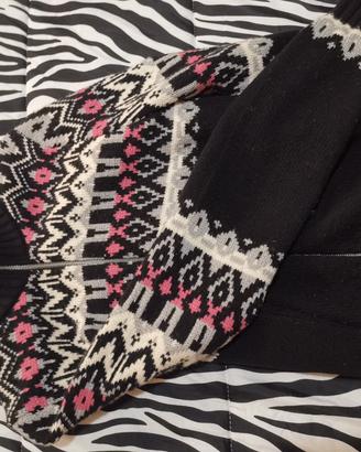 maglione nero e a colori, pesante, caldo