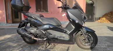 Yamaha X-Max 400 Iron Max (2016)Solo 10700KM