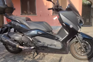 Yamaha X-Max 400 Iron Max (2016)Solo 10700KM